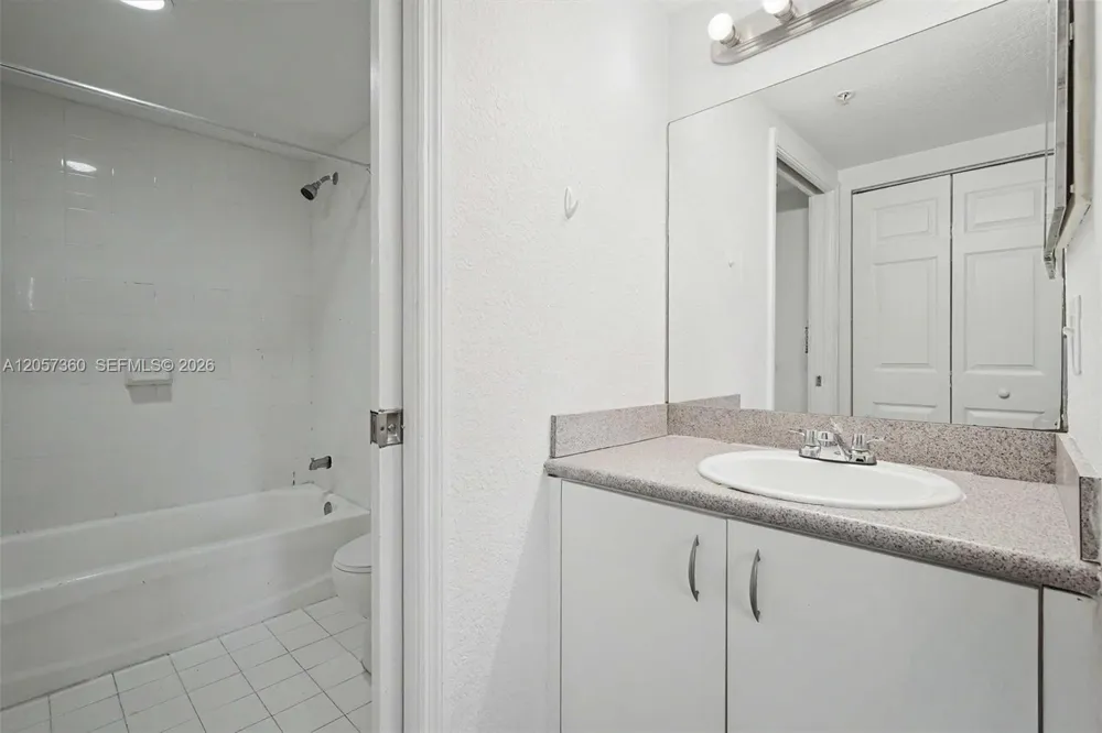 816 NW 11th St #402 Miami, FL 33136