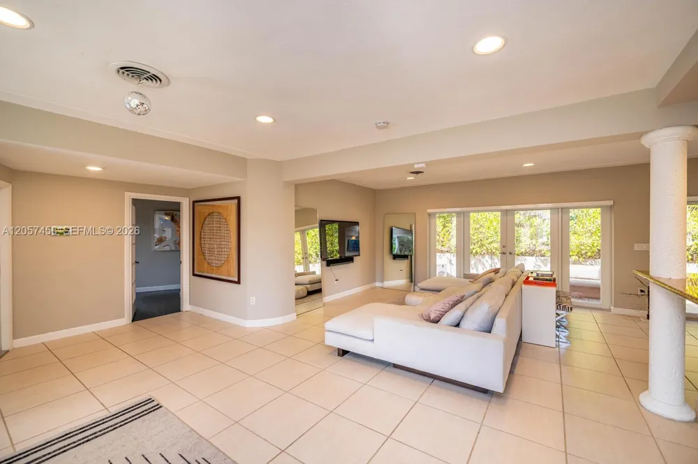 9520 E Broadview Dr Bay Harbor Islands, FL 33154