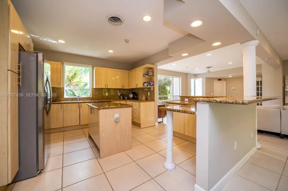 9520 E Broadview Dr Bay Harbor Islands, FL 33154