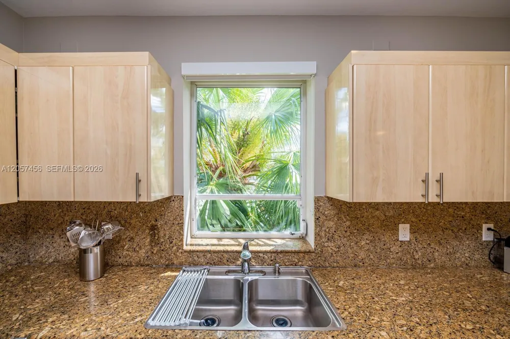 9520 E Broadview Dr Bay Harbor Islands, FL 33154