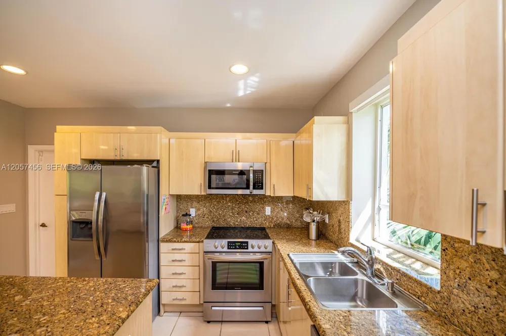 9520 E Broadview Dr Bay Harbor Islands, FL 33154