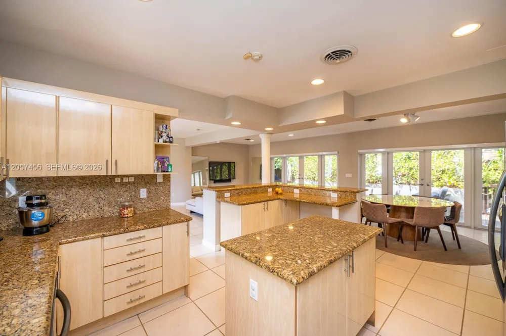 9520 E Broadview Dr Bay Harbor Islands, FL 33154