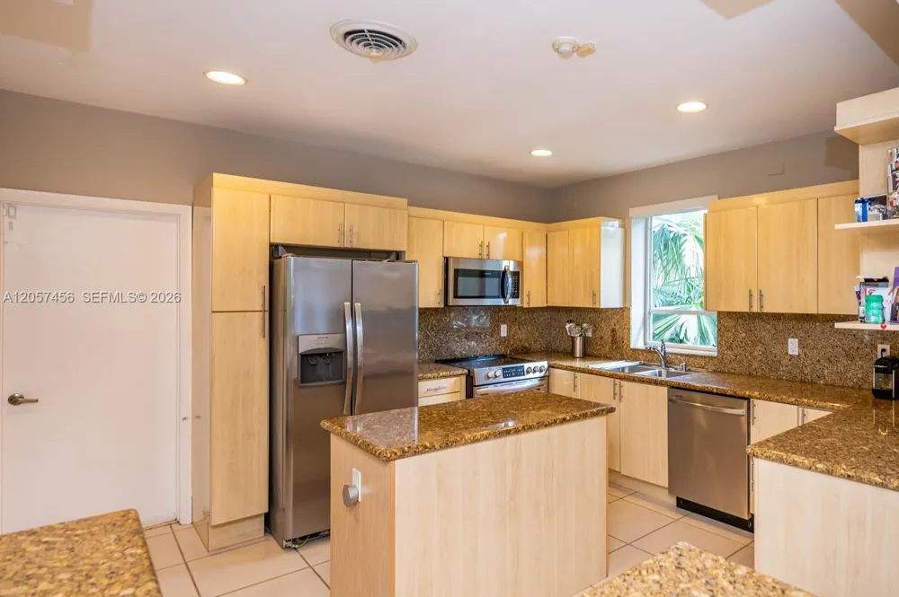 9520 E Broadview Dr Bay Harbor Islands, FL 33154