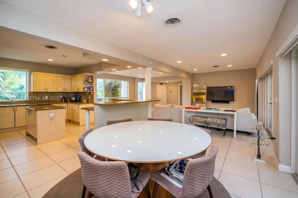 9520 E Broadview Dr Bay Harbor Islands, FL 33154