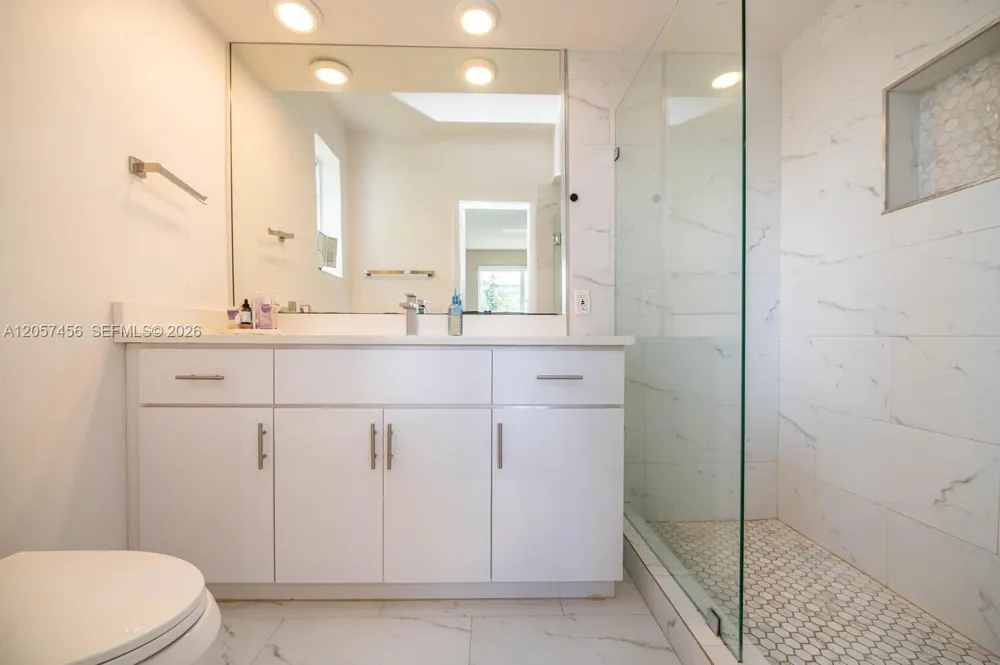 9520 E Broadview Dr Bay Harbor Islands, FL 33154