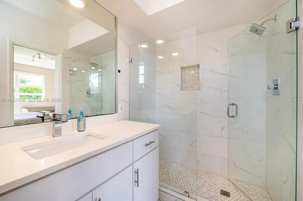 9520 E Broadview Dr Bay Harbor Islands, FL 33154