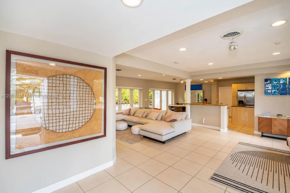 9520 E Broadview Dr Bay Harbor Islands, FL 33154