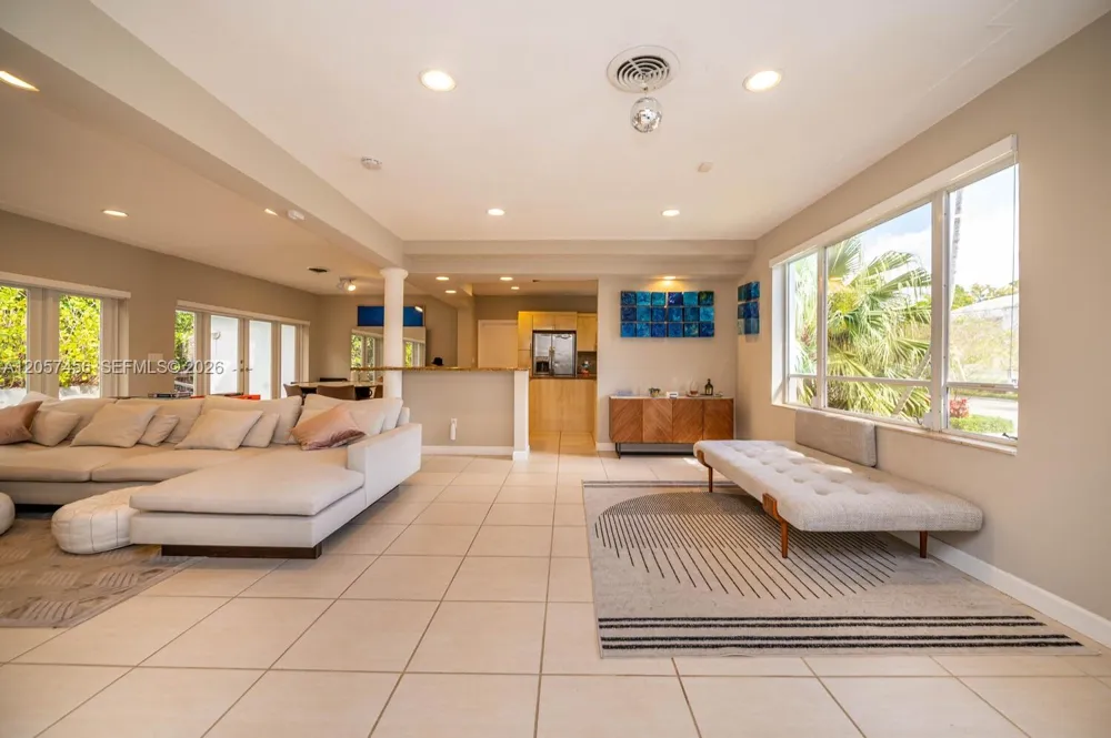9520 E Broadview Dr Bay Harbor Islands, FL 33154