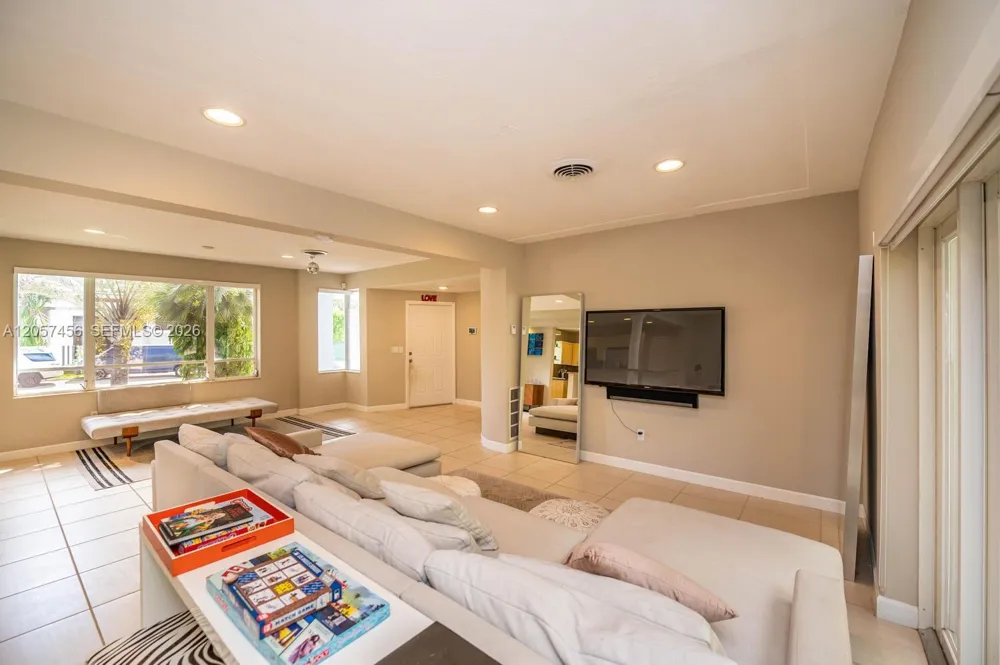9520 E Broadview Dr Bay Harbor Islands, FL 33154