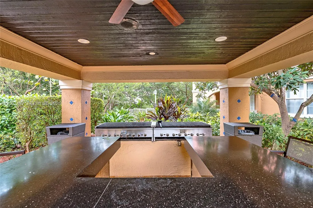 19501 E Country Club Dr #9101 Aventura, FL 33180
