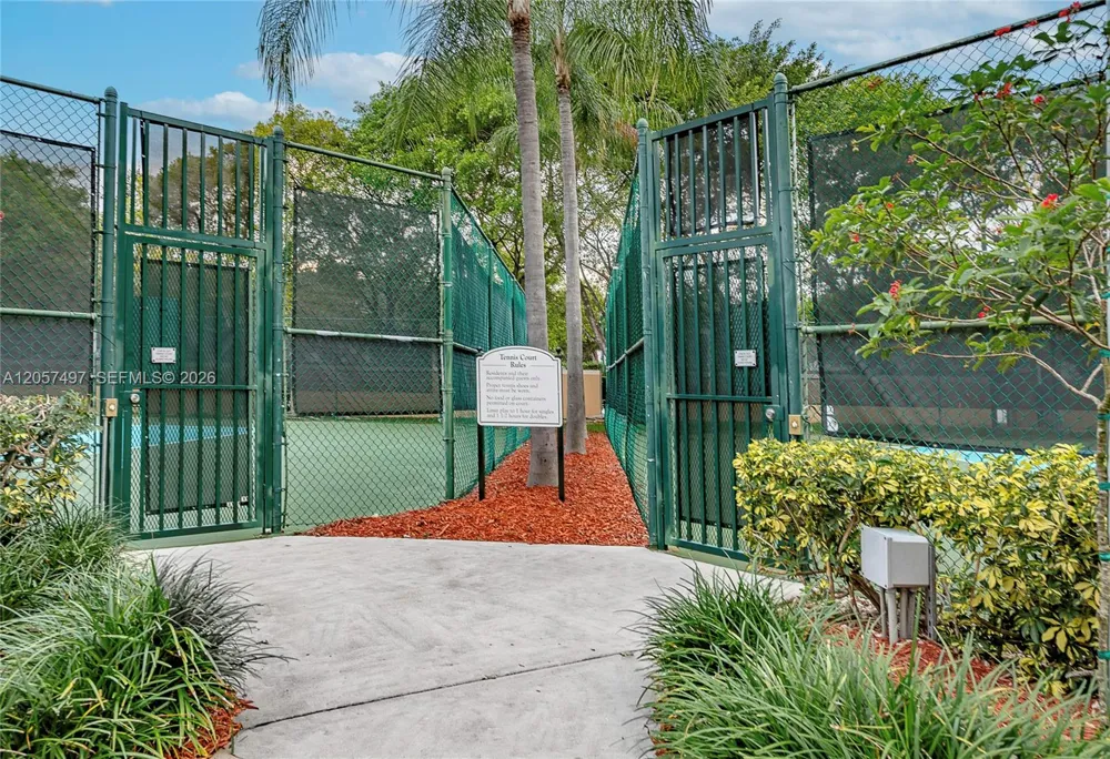 19501 E Country Club Dr #9101 Aventura, FL 33180
