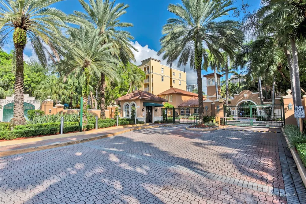 19501 E Country Club Dr #9101 Aventura, FL 33180
