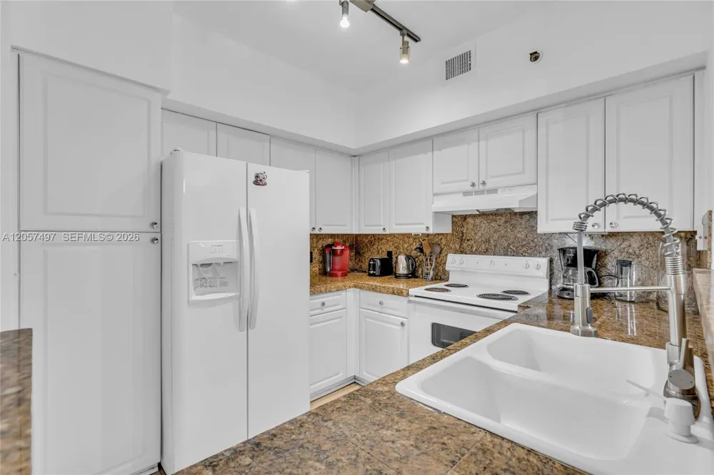 19501 E Country Club Dr #9101 Aventura, FL 33180
