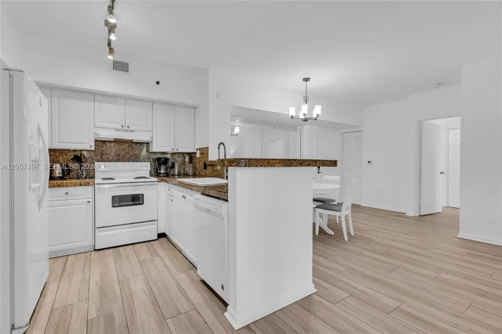 19501 E Country Club Dr #9101 Aventura, FL 33180