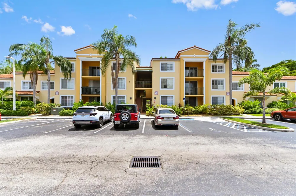140 Yacht Club Way #307 Hypoluxo, FL 33462