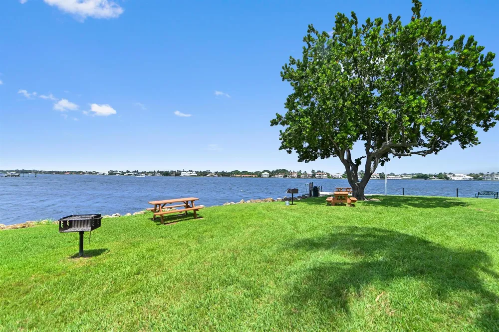 140 Yacht Club Way #307 Hypoluxo, FL 33462