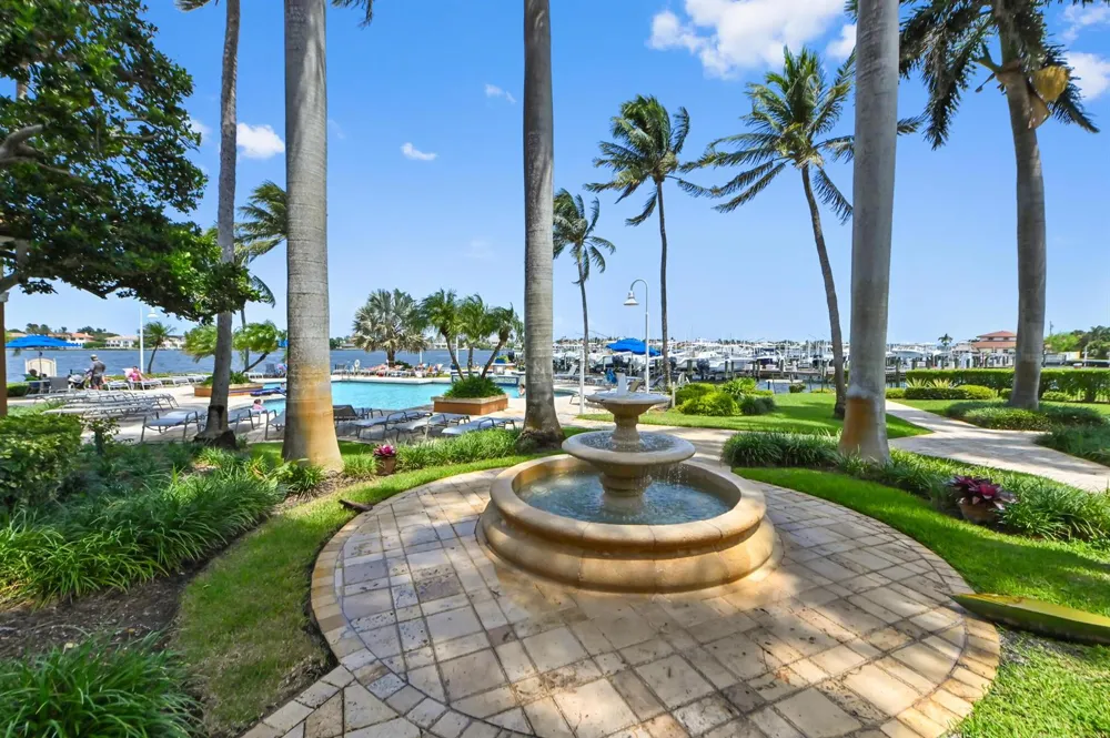 140 Yacht Club Way #307 Hypoluxo, FL 33462