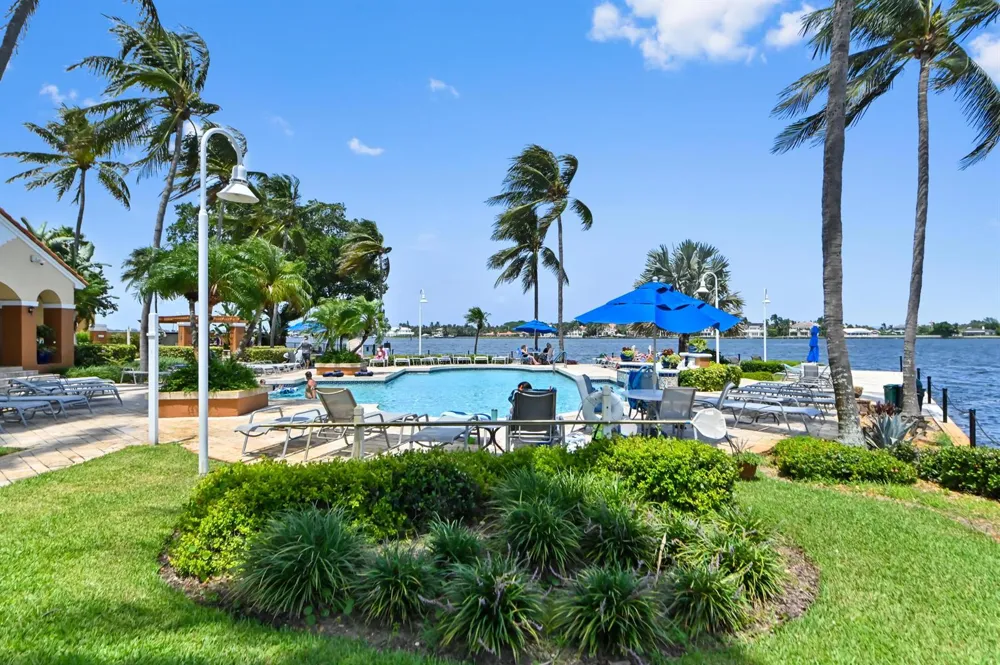 140 Yacht Club Way #307 Hypoluxo, FL 33462
