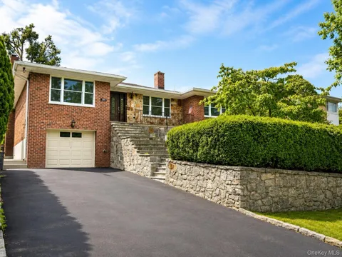 156 Valentine Street