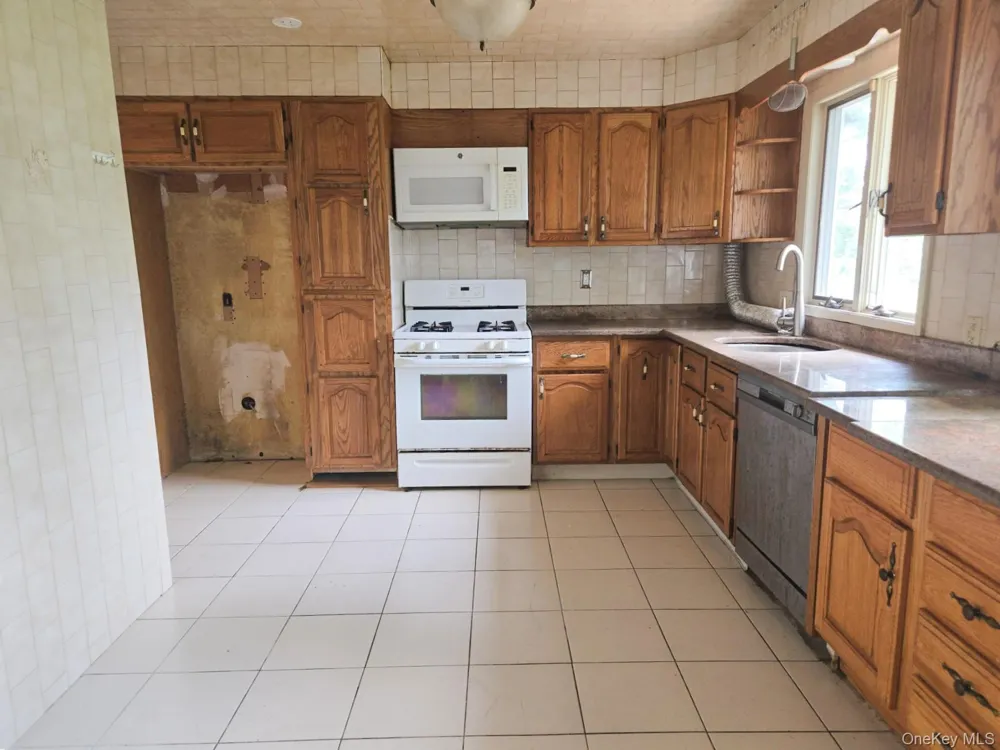 4 Broadfield Place Glen Cove, NY 11542
