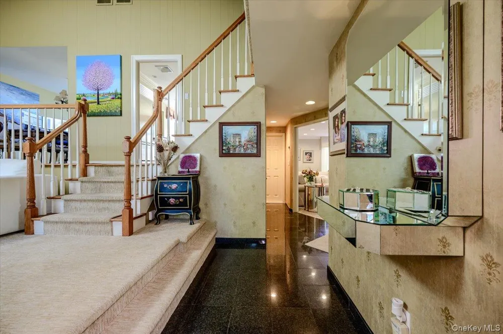 6 Geoffrey Lane Hewlett, NY 11557