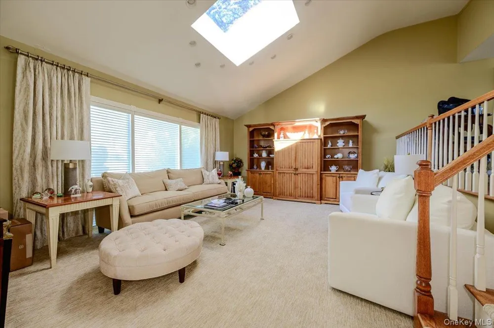 6 Geoffrey Lane Hewlett, NY 11557