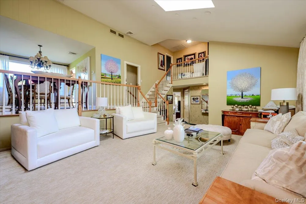 6 Geoffrey Lane Hewlett, NY 11557