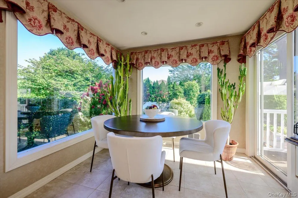 6 Geoffrey Lane Hewlett, NY 11557