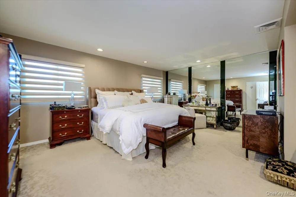 6 Geoffrey Lane Hewlett, NY 11557