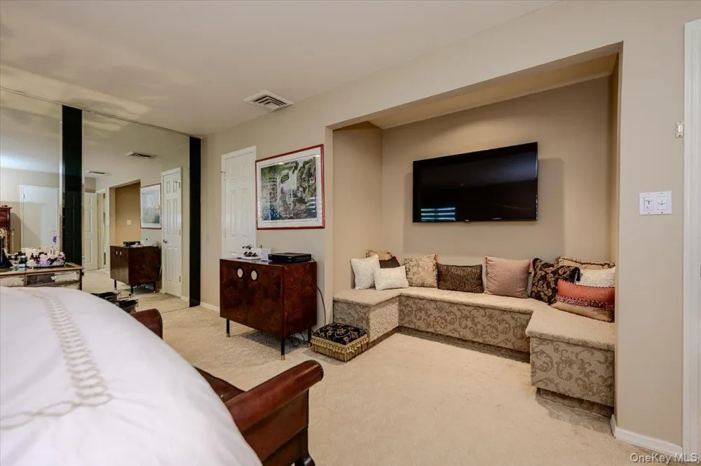 6 Geoffrey Lane Hewlett, NY 11557