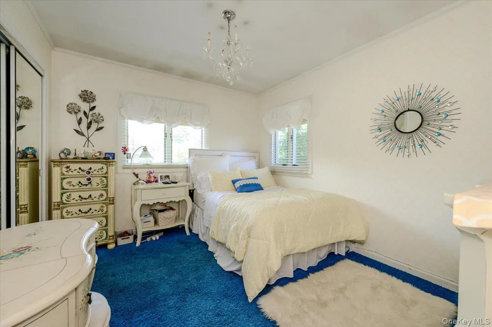 6 Geoffrey Lane Hewlett, NY 11557