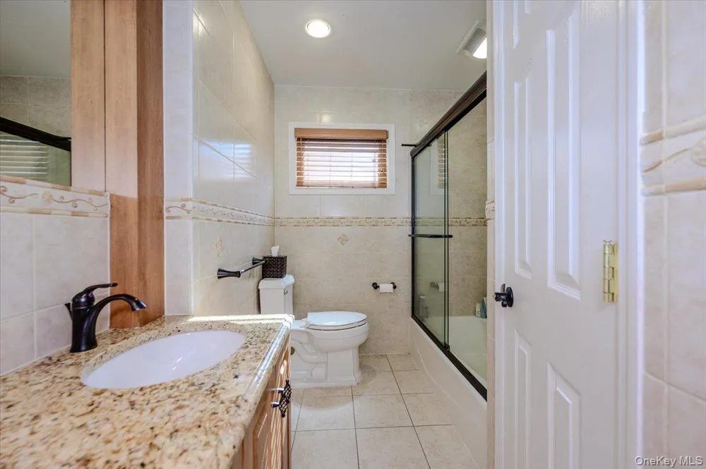 6 Geoffrey Lane Hewlett, NY 11557