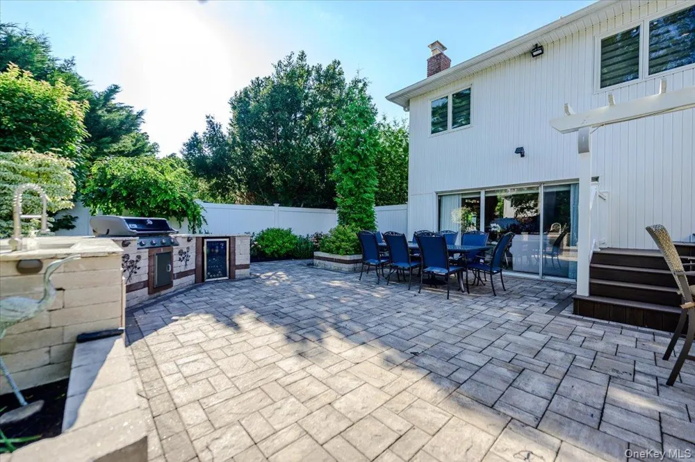 6 Geoffrey Lane Hewlett, NY 11557
