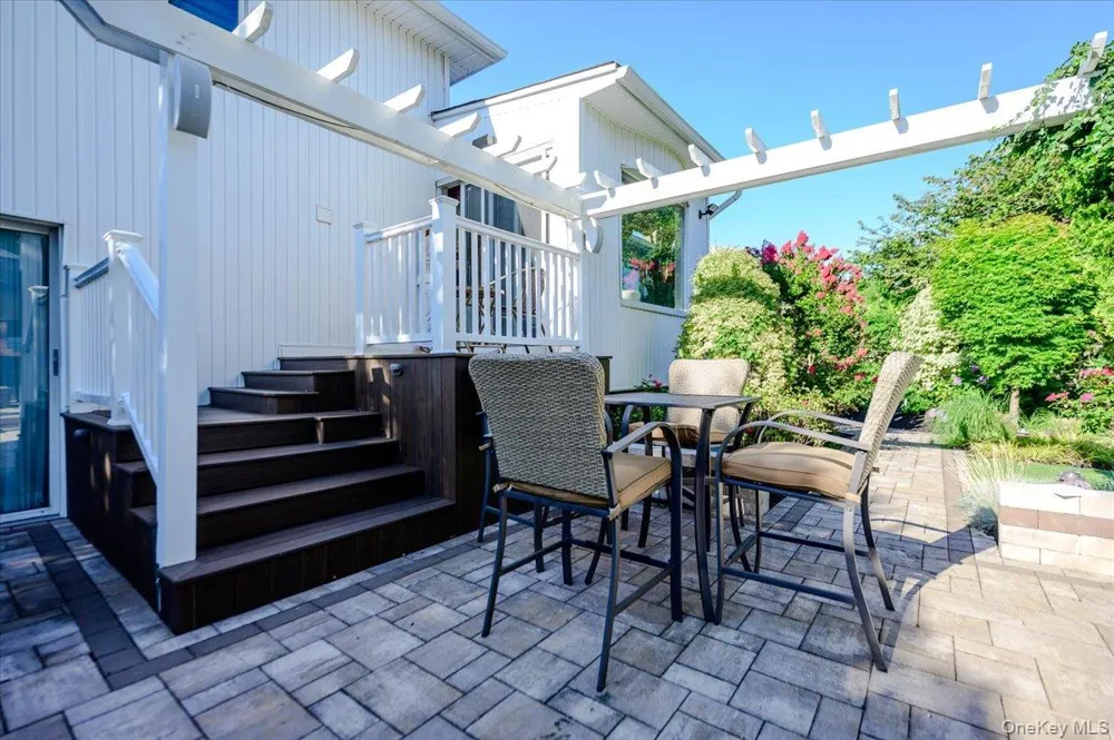 6 Geoffrey Lane Hewlett, NY 11557