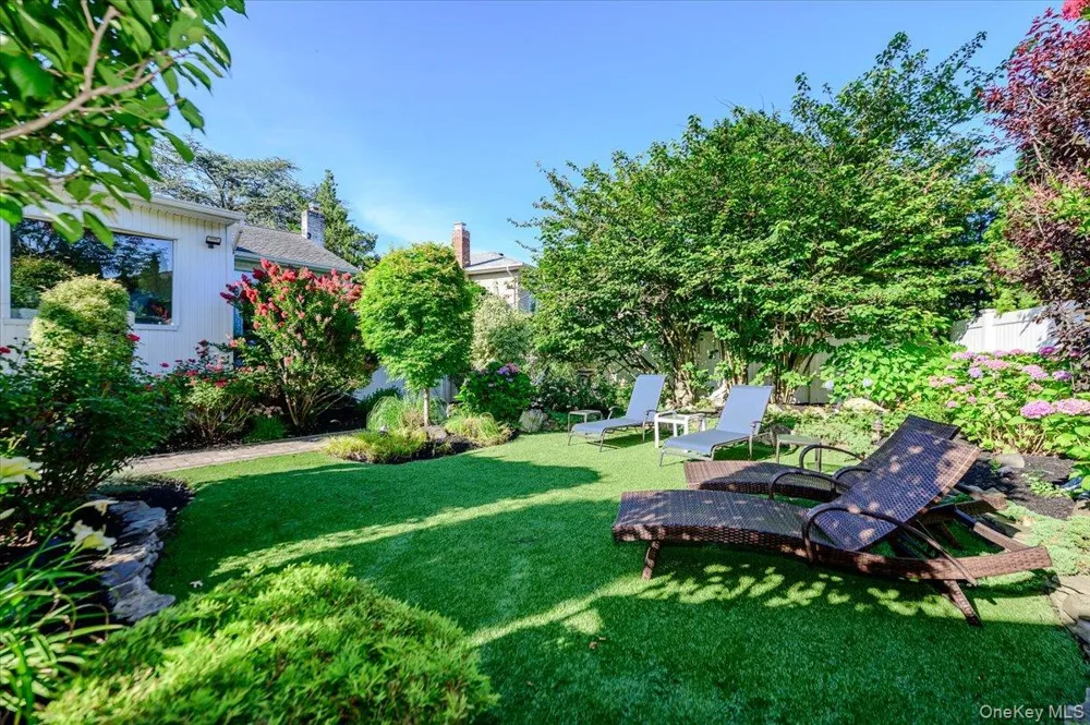 6 Geoffrey Lane Hewlett, NY 11557