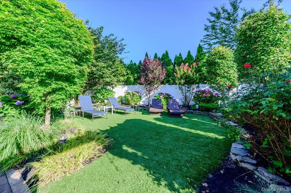 6 Geoffrey Lane Hewlett, NY 11557