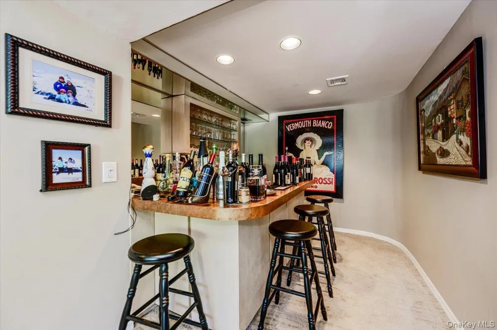 6 Geoffrey Lane Hewlett, NY 11557