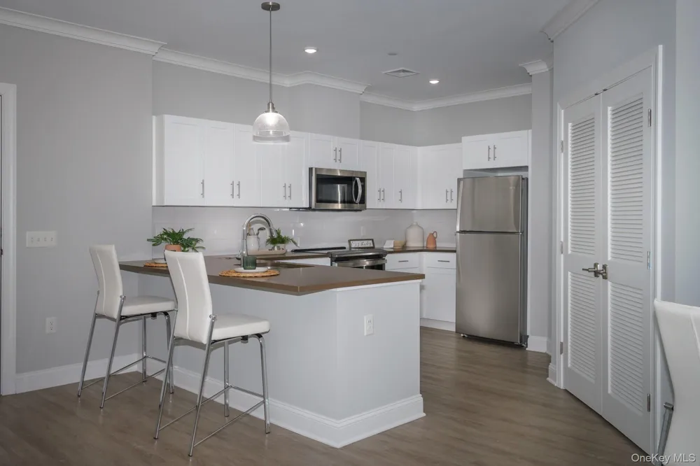 75 E Hoffman Avenue #4064 Lindenhurst, NY 11757