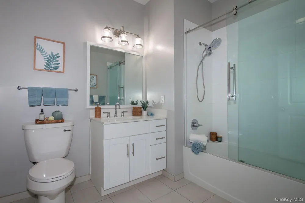 75 E Hoffman Avenue #4064 Lindenhurst, NY 11757