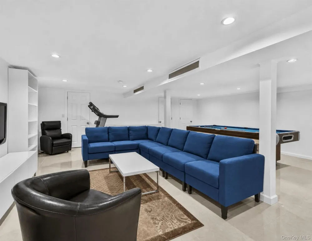219-04 Stewart Road Hollis Hills, NY 11427