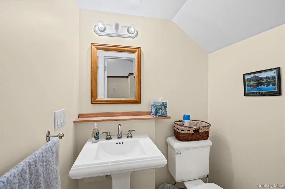 1492 Skunk Lane Cutchogue, NY 11935