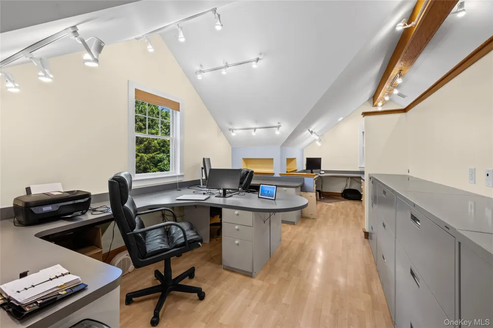 1492 Skunk Lane Cutchogue, NY 11935