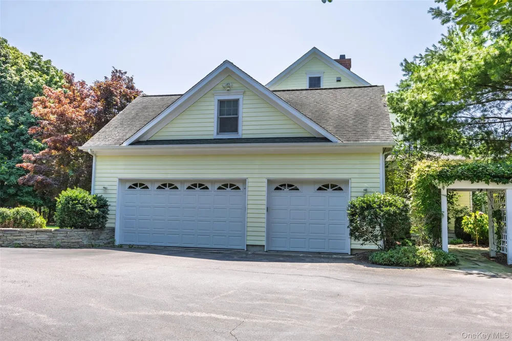 1492 Skunk Lane Cutchogue, NY 11935