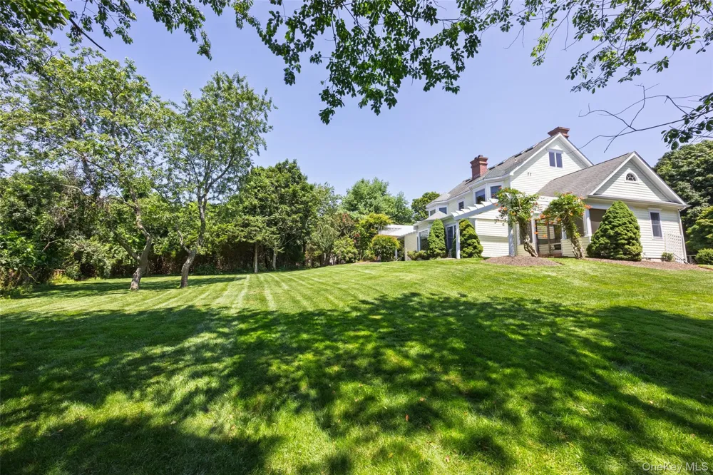 1492 Skunk Lane Cutchogue, NY 11935