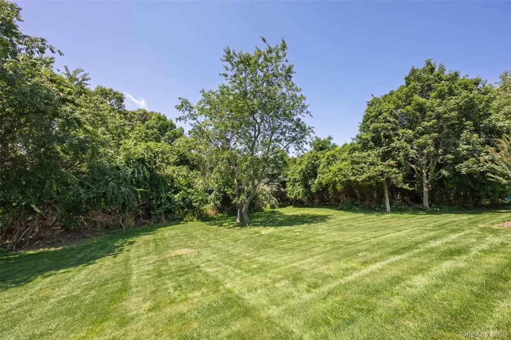1492 Skunk Lane Cutchogue, NY 11935