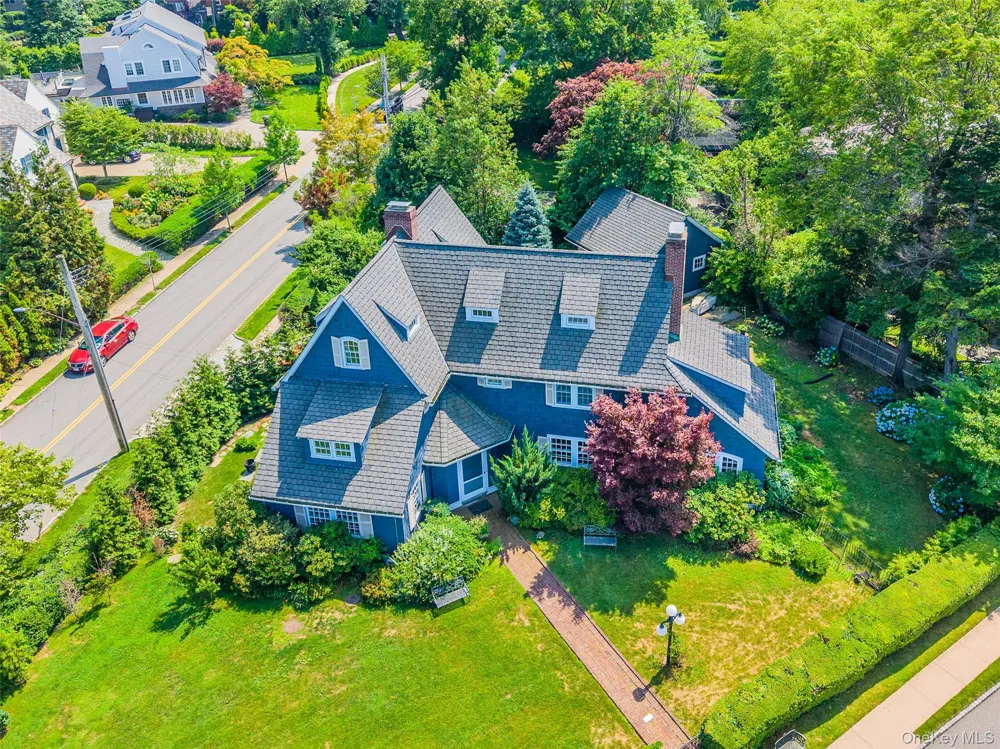 1120 Shore Road Little Neck, NY 11363
