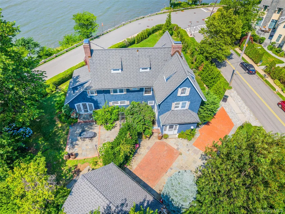 1120 Shore Road Little Neck, NY 11363