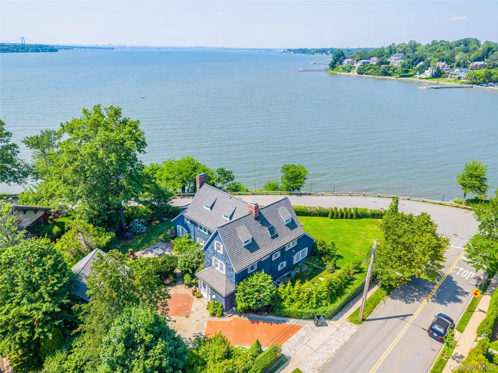 1120 Shore Road Little Neck, NY 11363