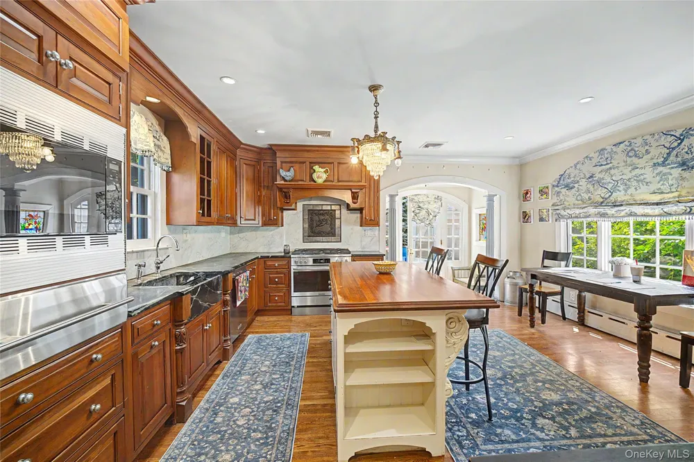 1120 Shore Road Little Neck, NY 11363