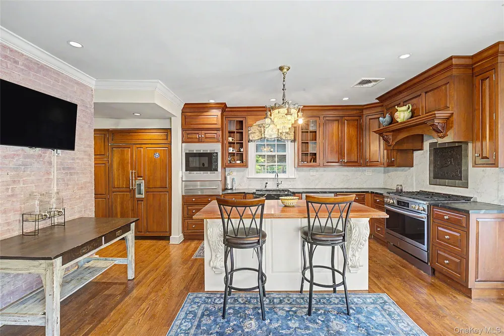 1120 Shore Road Little Neck, NY 11363
